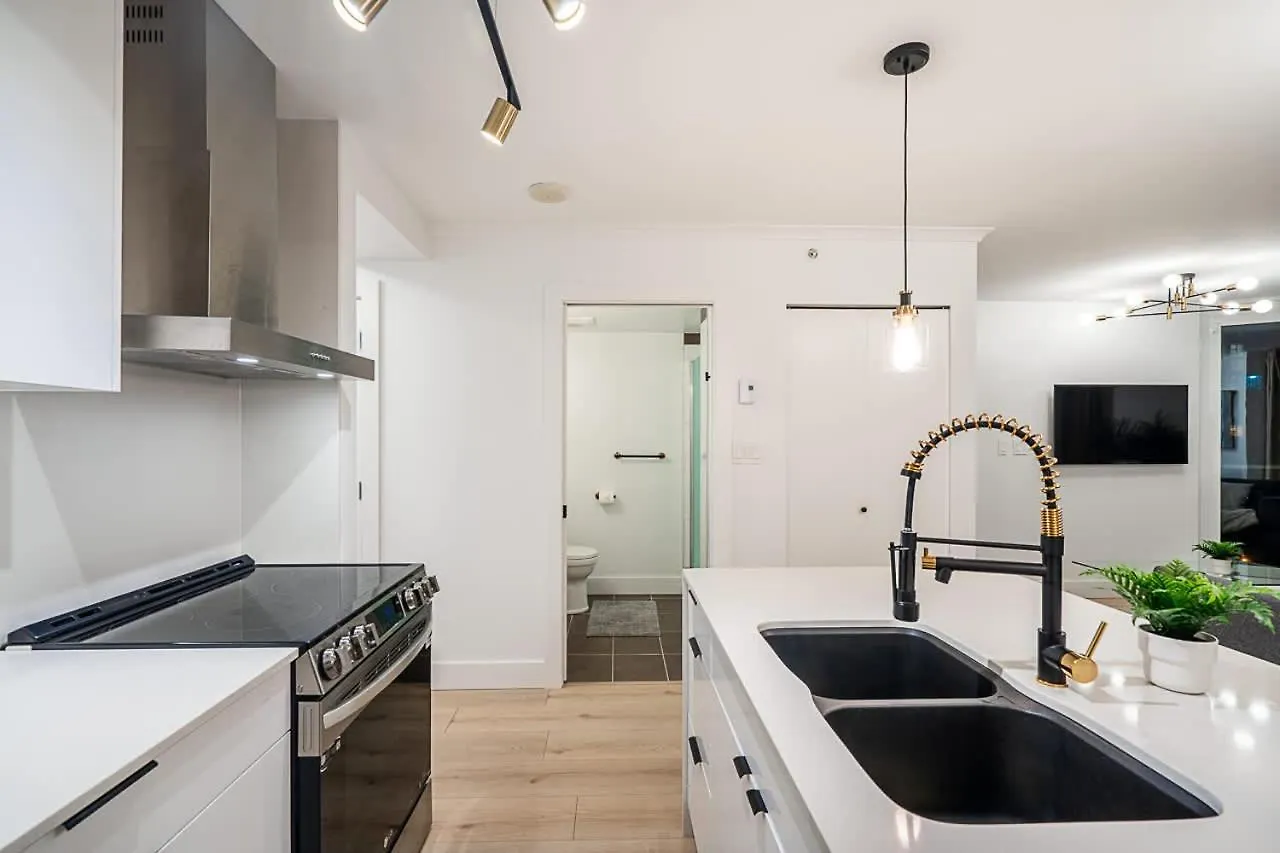 Gorgeous Downtown Unit With City Views Vancouver