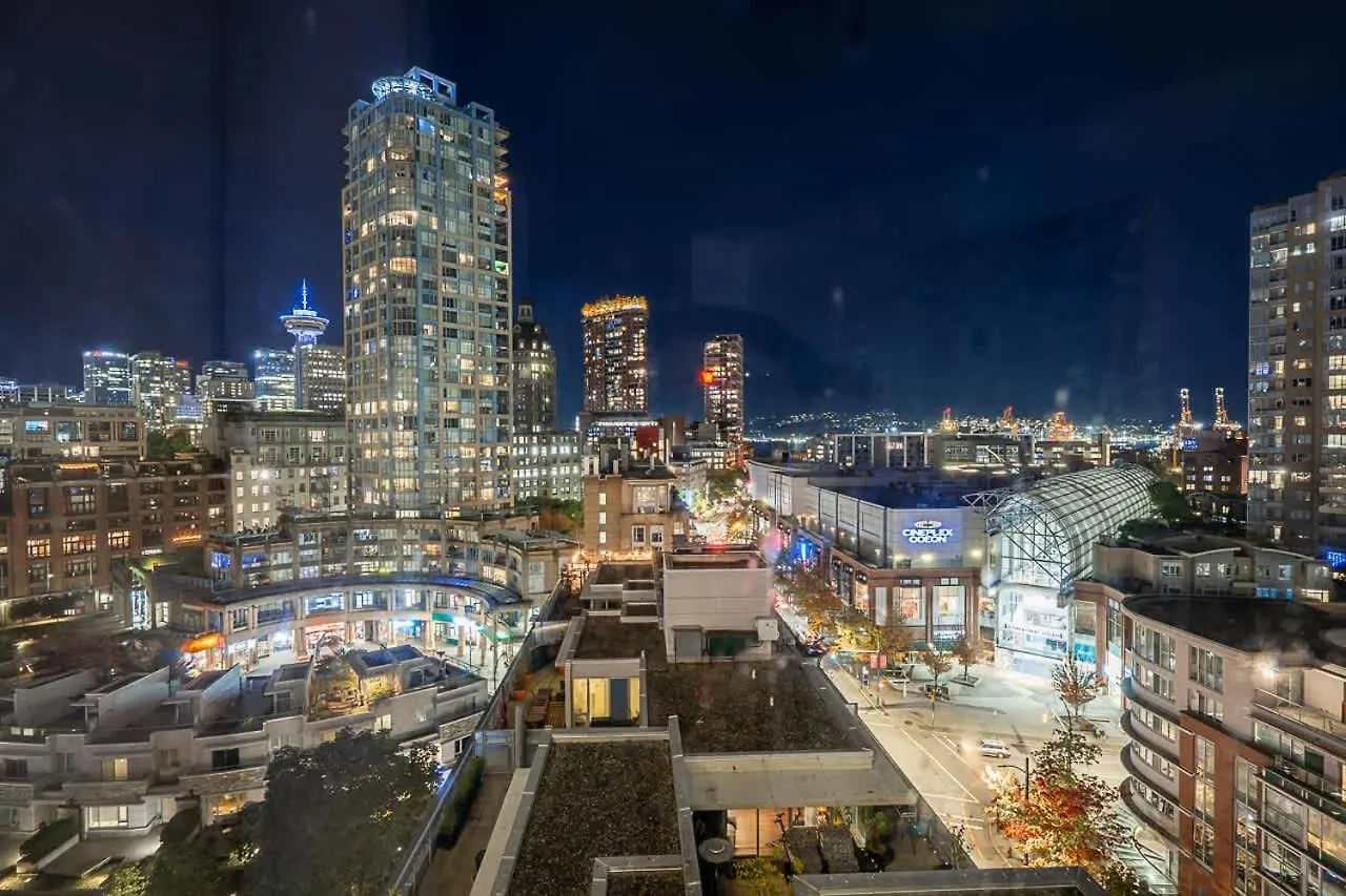 Gorgeous Downtown Unit With City Views Vancouver