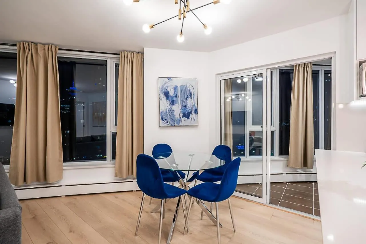 Gorgeous Downtown Unit With City Views Vancouver Kanada